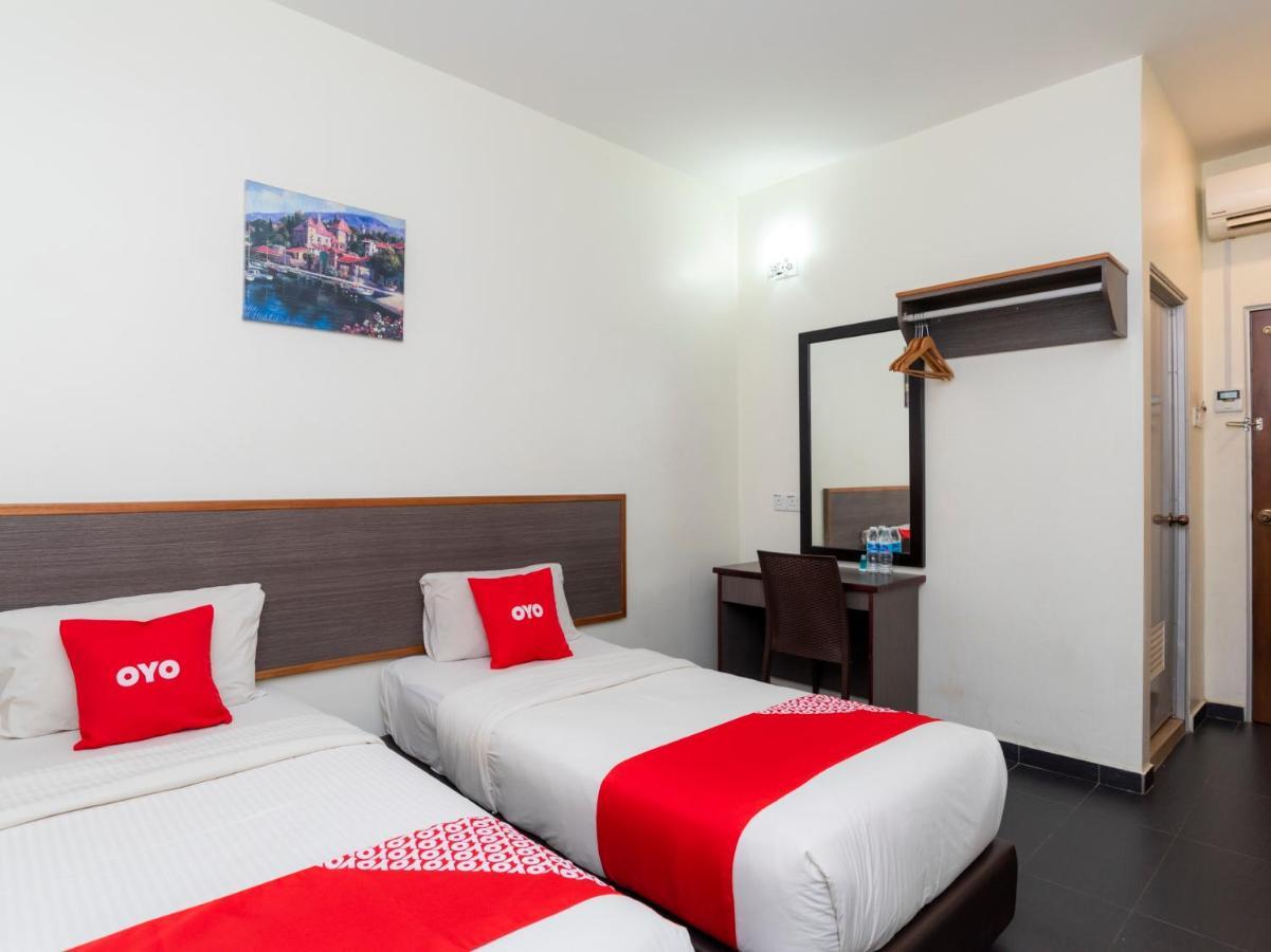 Oyo 44095 Bluewater Hotel Mersing Exterior foto