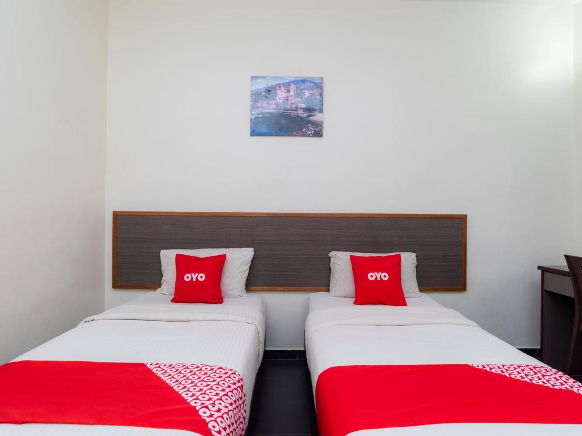 Oyo 44095 Bluewater Hotel Mersing Exterior foto