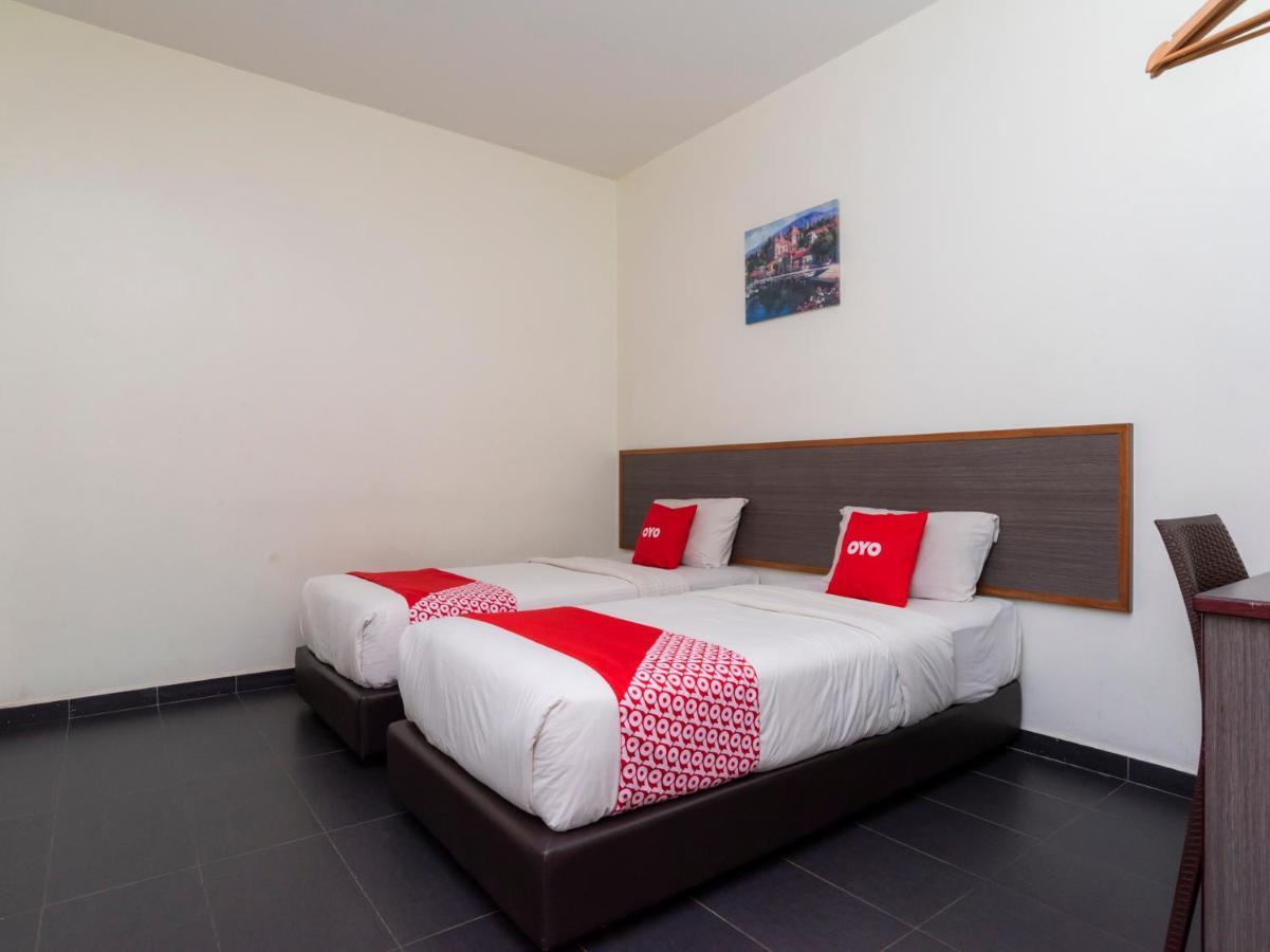 Oyo 44095 Bluewater Hotel Mersing Exterior foto