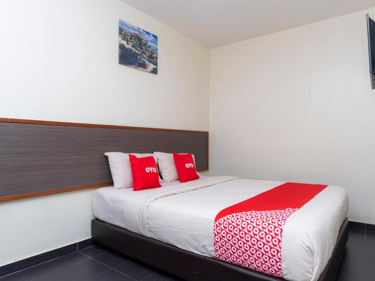 Oyo 44095 Bluewater Hotel Mersing Exterior foto