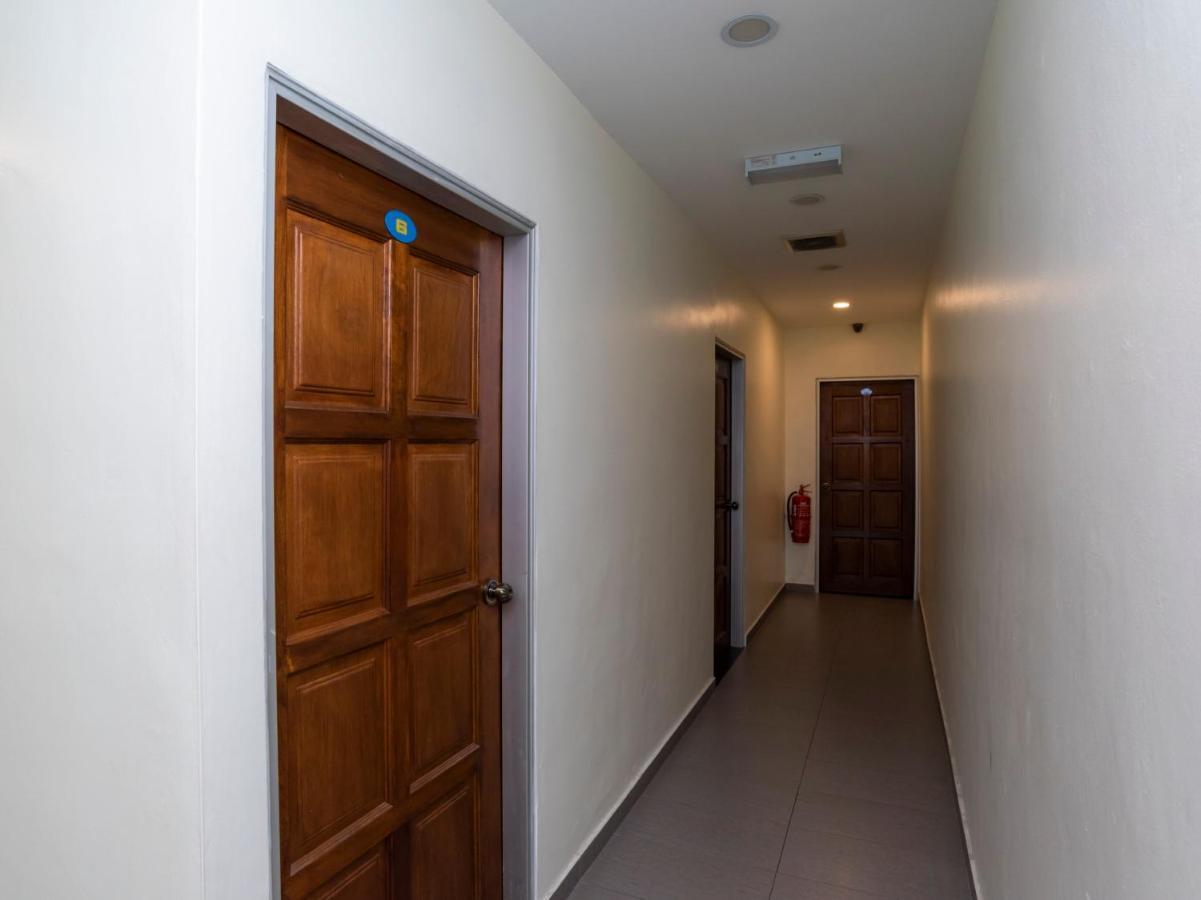 Oyo 44095 Bluewater Hotel Mersing Exterior foto